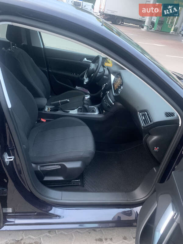 Універсал Peugeot 308 2017 в Рівному