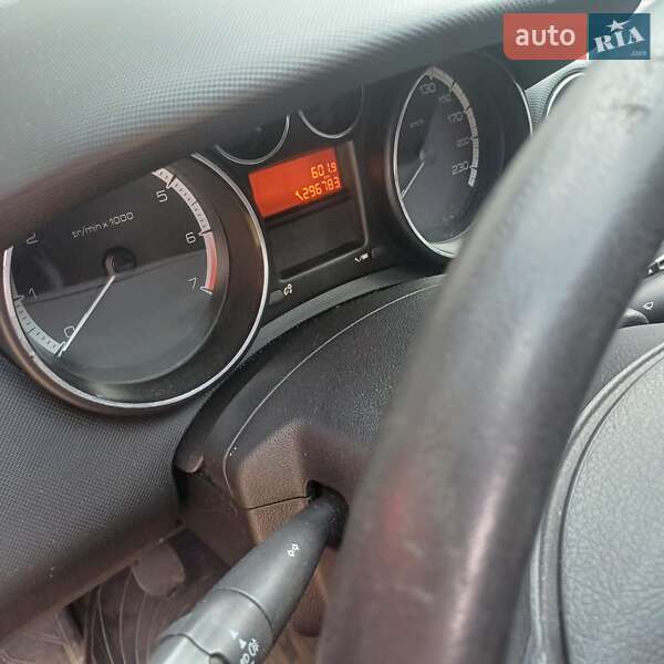 Хэтчбек Peugeot 308 2008 в Киеве