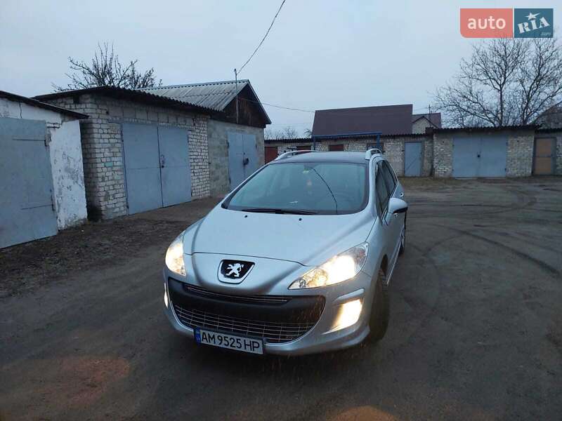 Универсал Peugeot 308 2010 в Коростене