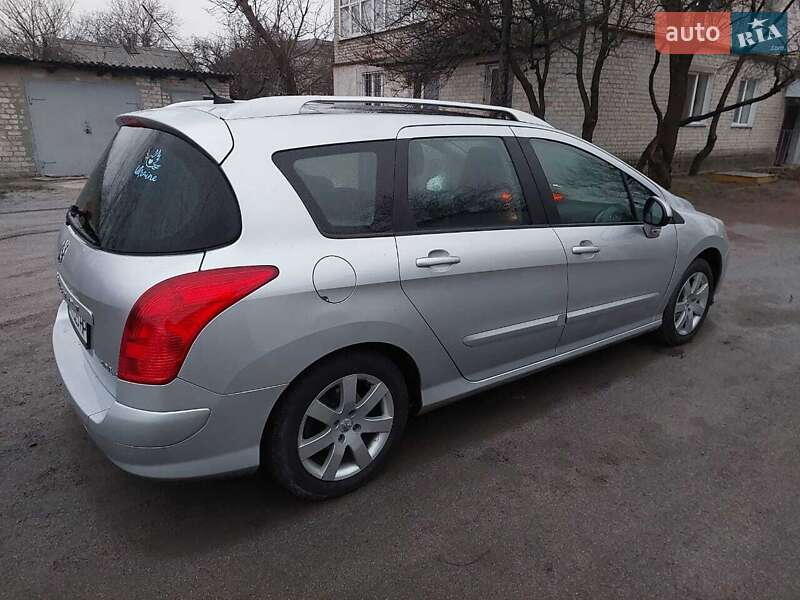 Универсал Peugeot 308 2010 в Коростене
