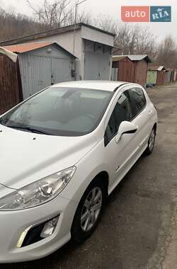 Хэтчбек Peugeot 308 2013 в 