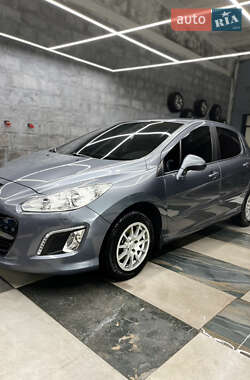 Хэтчбек Peugeot 308 2011 в Киеве