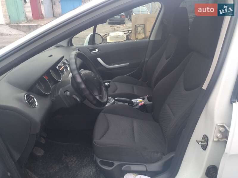 Універсал Peugeot 308 2011 в Кам'янському