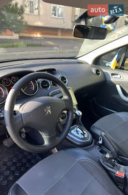 Хэтчбек Peugeot 308 2010 в 