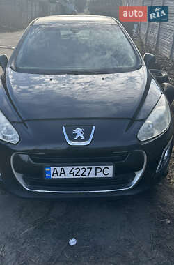 Хэтчбек Peugeot 308 2011 в Киеве