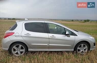 Хетчбек Peugeot 308 2011 в 