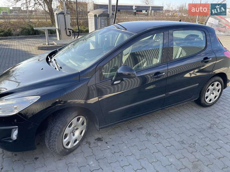 Хетчбек Peugeot 308 2011 в Ужгороді
