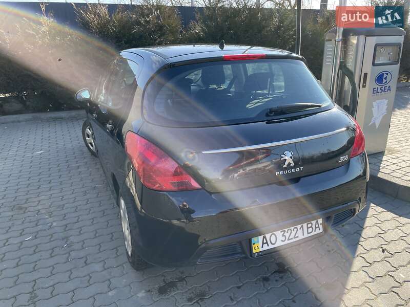 Хетчбек Peugeot 308 2011 в Ужгороді