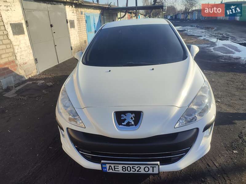 Хэтчбек Peugeot 308 2009 в 