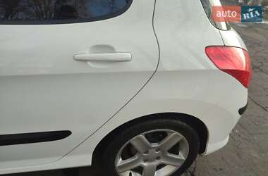 Хэтчбек Peugeot 308 2009 в 