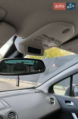 Універсал Peugeot 308 2013 в  фото 10 Універсал Peugeot 308 2013 в