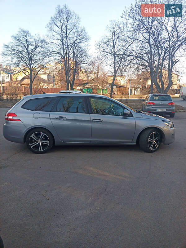 Универсал Peugeot 308 2015 в 