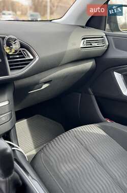 Хетчбек Peugeot 308 2014 в 