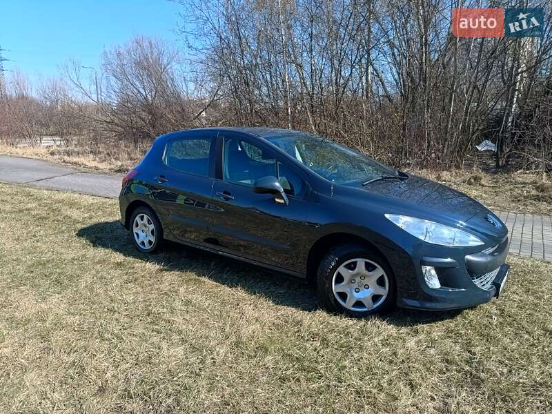 Хетчбек Peugeot 308 2011 в 