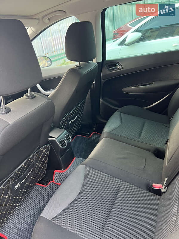 Універсал Peugeot 308 2011 в Ужгороді