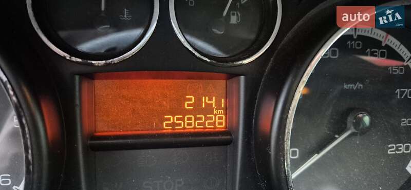 Універсал Peugeot 308 2012 в Дніпрі