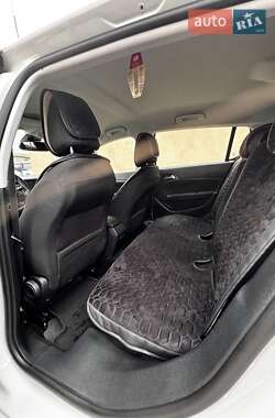 Хетчбек Peugeot 308 2016 в 