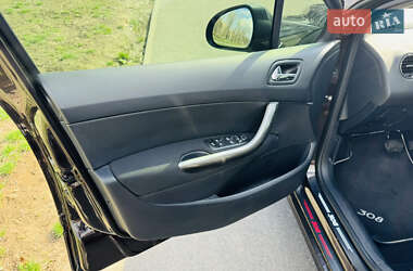 Хэтчбек Peugeot 308 2012 в 