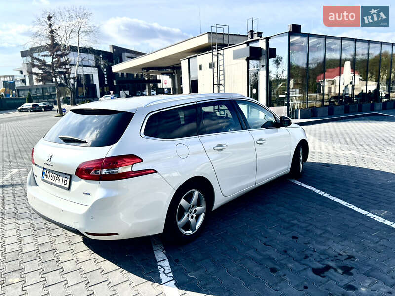 Універсал Peugeot 308 2015 в Ужгороді