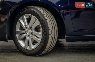 Хэтчбек Peugeot 308 2015 в 
