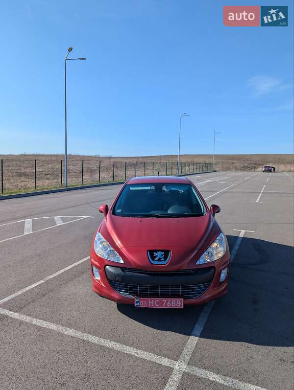 Хэтчбек Peugeot 308 2008 в 