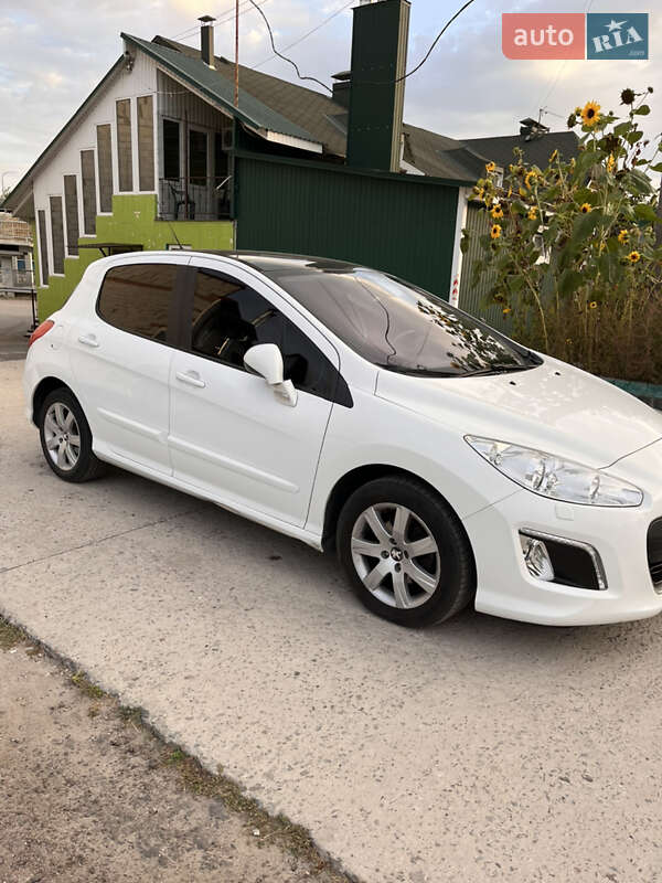 Хетчбек Peugeot 308 2012 в Славуті