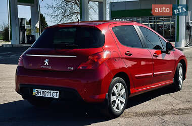 Хэтчбек Peugeot 308 2011 в 