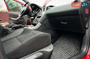 Хэтчбек Peugeot 308 2011 в 