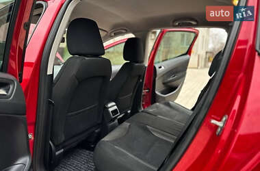 Хэтчбек Peugeot 308 2011 в 