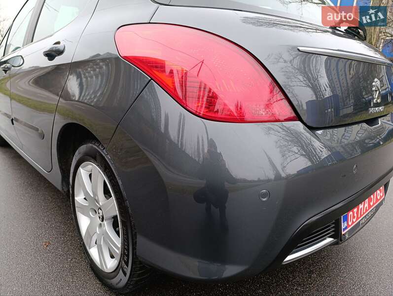 Хэтчбек Peugeot 308 2013 в Киеве