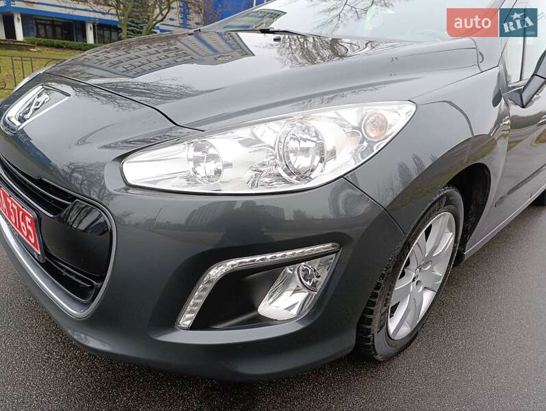 Хэтчбек Peugeot 308 2013 в Киеве