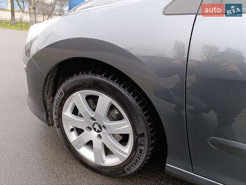Хэтчбек Peugeot 308 2013 в Киеве