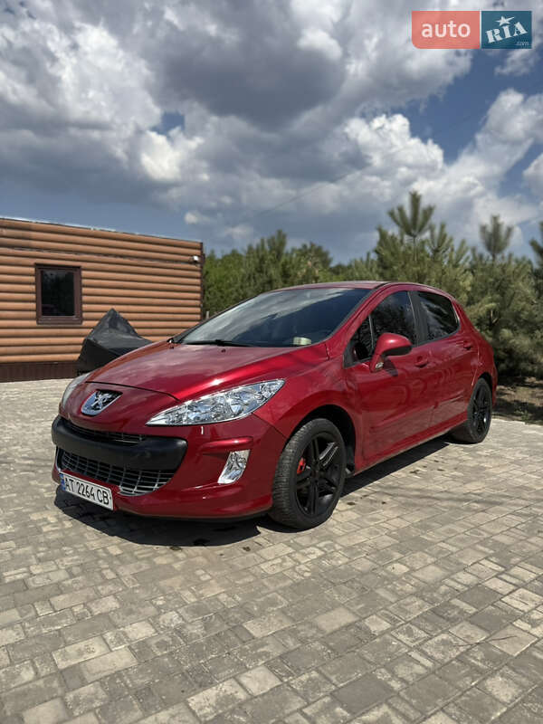 Хэтчбек Peugeot 308 2010 в 