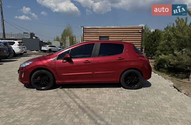 Хэтчбек Peugeot 308 2010 в 