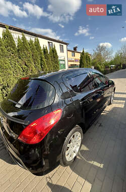 Хэтчбек Peugeot 308 2011 в 