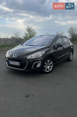 Хэтчбек Peugeot 308 2012 в 