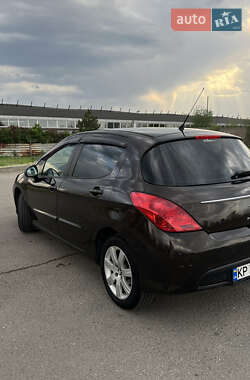 Хэтчбек Peugeot 308 2012 в 