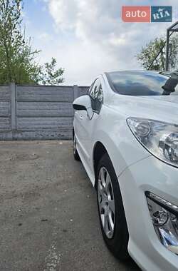 Хетчбек Peugeot 308 2012 в 