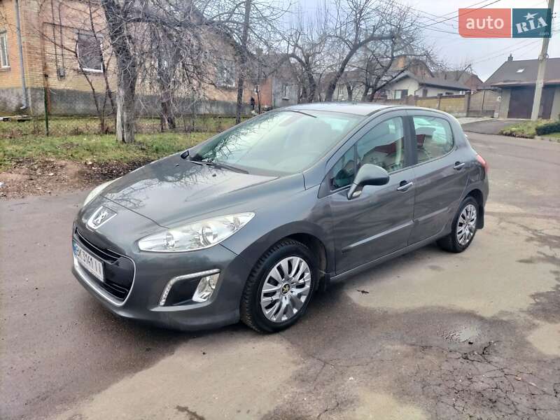 Хетчбек Peugeot 308 2012 в 