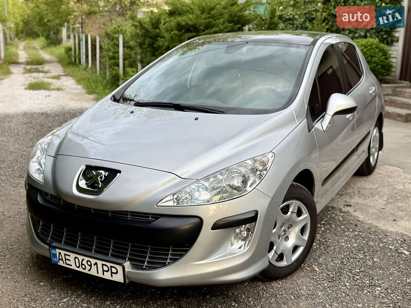 Хэтчбек Peugeot 308 2009 в 