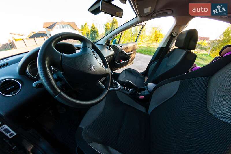 Хэтчбек Peugeot 308 2007 в Костополе