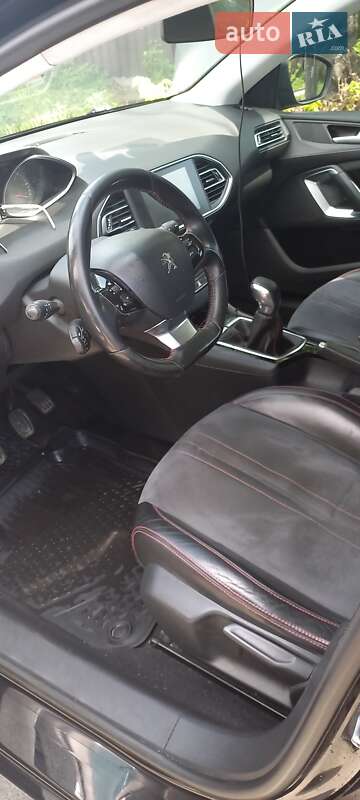 Хэтчбек Peugeot 308 2015 в Киеве
