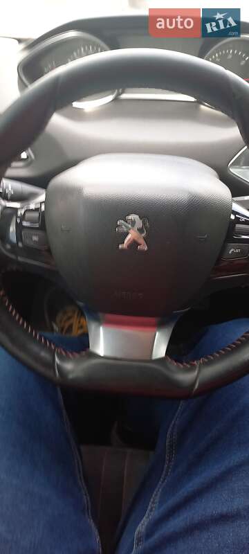 Хэтчбек Peugeot 308 2015 в Киеве