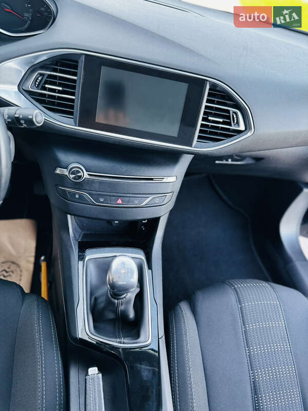 Універсал Peugeot 308 2015 в Здолбуніві