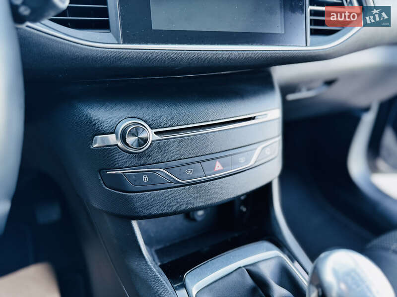 Універсал Peugeot 308 2015 в Здолбуніві
