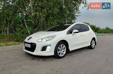 Хетчбек Peugeot 308 2011 в Дніпрі