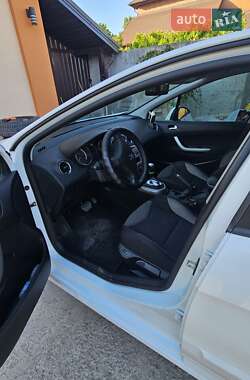 Хетчбек Peugeot 308 2012 в 