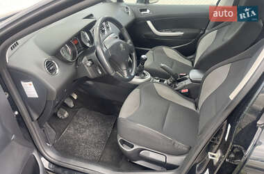 Хэтчбек Peugeot 308 2012 в 