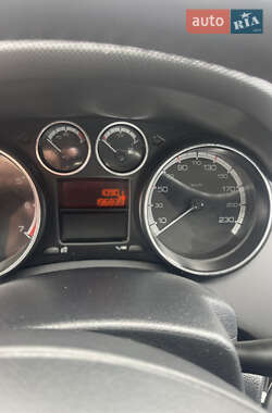 Хэтчбек Peugeot 308 2012 в 