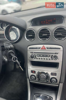 Хэтчбек Peugeot 308 2012 в 